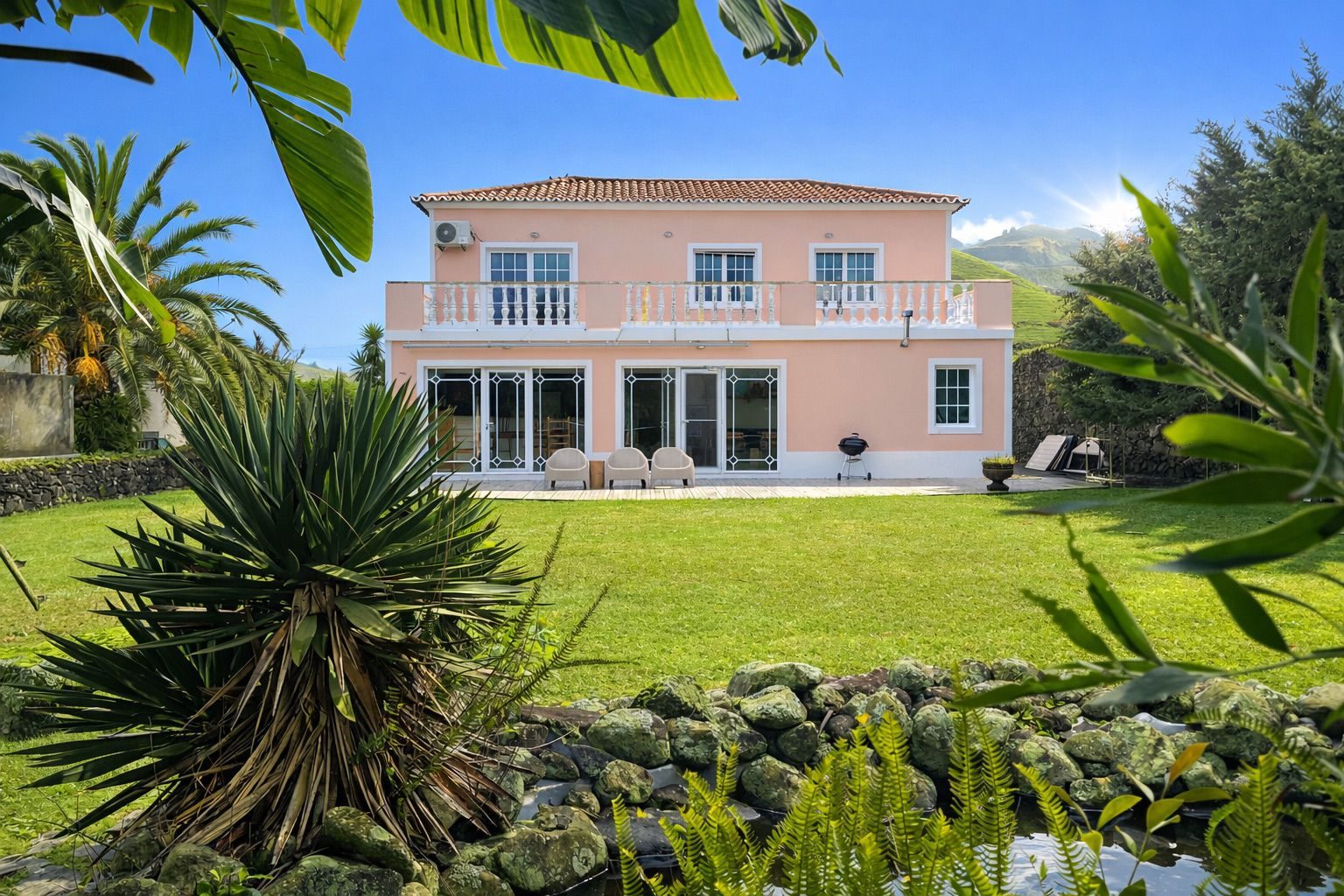 Bagus Surf House garden and exterior, São Miguel, Azores